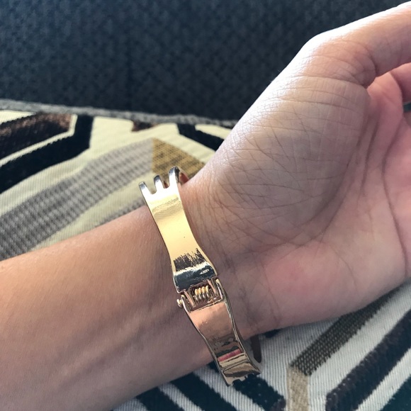 ๐
HP๐
Gold Tone Bracelet with stones - Picture 3 of 3